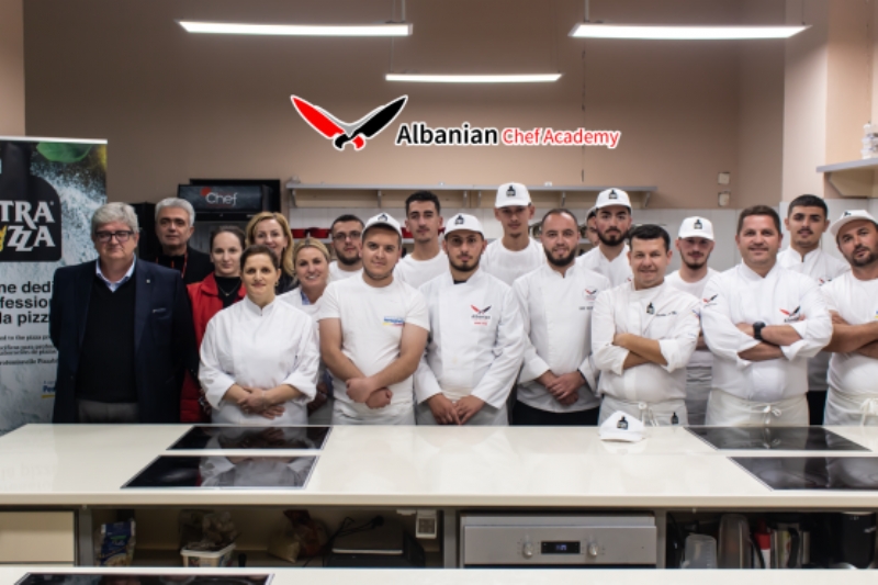 Kurs Piceri Baze nga Albanian Chef Academy. Zotero artin e pergatitjes se Pizza.