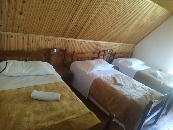 Triple Room, Accomodation at Rooms of Friends, Dhoma treshe, Hotel Alpini Lepushe, Akomodim te Dhoma e miqve, Bujtina Bjeshket e Kelmendit Shkoder